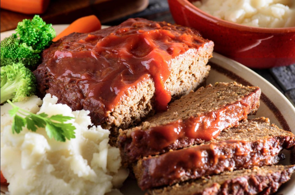 How do you keep meatloaf moist when cooking